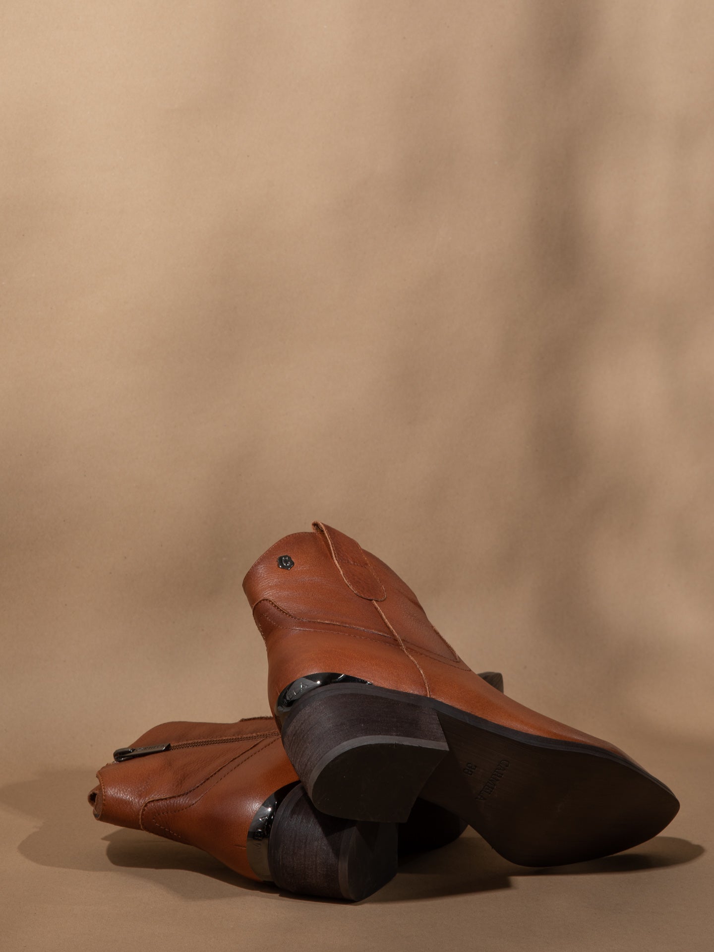 Carmela Botins Texanas em Camel